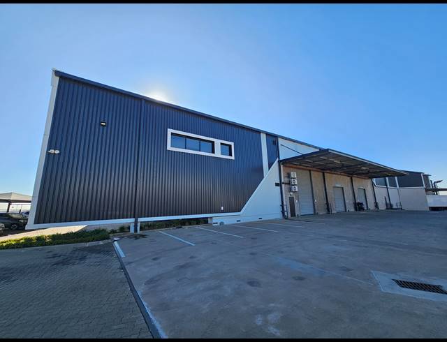 3,500M² WAREHOUSE TO LET IN LONGLAKE